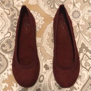 New In Box Bandolino Flats